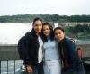 Mimi Llamas, Dely Gallegos y Cristina Hernández en las Cataratas del Niágara en Canadá.