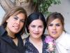 Susana Ortiz Villarreal con sus hermanas Brenda y Selene Ortiz en la despedida de soltera que le ofrecieron por su enlace con Alejandro Orduña.