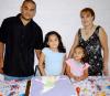 Dayane y Luisa Fernanda Fermán Cabrales celebraron sus respectivos cumpleaños en una fiesta infantil, las acompaña su mamá Isabel Cabrales de Fermán.