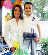 Una fiesta infantil le ofrecieron a Carlos Daniel Muñoz Reyes en conocido restaurante de Gómez Palacio, lo acompaña su mamá Verónica Reyes Gamboa