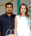  18 septiembre 2003 


Laura Patricia Flores Zorrilla junto a las amistades que la acompañaron en la despedida que le ofrecieron por su cercano enlace con Raúl Ramamírez Martínez.