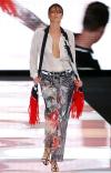 Armani presentó sus diseños al lado de grandes nombres del mundo de la moda como Gucci, Prada y Trussardi.