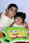 La pequeña Isabela Villarreal Anaya cumplió siete años de edad, al acompaña su hermana Elsa María.