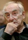 Leggett formuló una 'teoría decisiva', explicando cómo los átomos interactúan y se ordenan en estado de superfluidez, indicó la Academia Nobel.