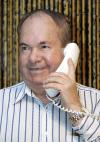 Leggett dijo estar sorprendido por el anuncio del Nobel, en una llamada telefónica a su casa antes del amanecer, y comentó que conoce muy bien a los otros ganadores. 'Me complace compartir el premio con ellos'.