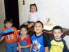 La pequeña Paulina González Valdés en la fiesta que le ofrecieron por su segundo aniversario de vida, la acompañan Marco, Pepito, Carlos Andrés y Julieta.