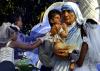 En la Plaza también se encontraban varias de las monjas de la congregación de las Hermanas de la Caridad, fundada por la Madre Teresa y unos tres mil huéspedes de casas de las misioneras.