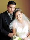 Lic. Griselda Rodríguez Orozco contrajeron matrimonio religioso en la iglesia de San Felipe de Jesús el seis de septiembre de 2003


Estudio: Laura Grageda 