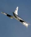 El último viaje del aparato supersónico estuvo pilotado por Mike Bannister, quien en noviembre de 2001 fue el comandante del primer vuelo británico del Concorde tras el accidente de ese avión, ocurrido el 25 de julio de 2000 en el aeropuerto parisino de Roissy-Charles de Gaulle y que costó la vida a 113 personas.


Michael Bannister calculó que viajó 8.000 horas y unos 13 millones de kilómetros en la grácil aeronave: el equivalente a 16 viajes de ida y vuelta a la Luna, desde que comenzó a guiar el aparato en 1997.