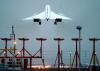 Poco antes, otros dos Concorde que realizaron vuelos cortos, con pasajeros invitados, también tomaron tierra en Heathrow, sumándose a una celebración de la era supersónica de la aviación que acaba de concluir.