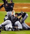 En un día en que los Yankees disputaban en su propio estadio su juego 100 en Clásicos de Otoño, durante la Serie Mundial del Centenario, los Marlins abrieron el marcador en la quinta entrada con un sencillo impulsor de Castillo, quien bateaba en 3-2 con dos outs.