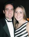 Ing. Carlos Leal Ancira y G.M. Lissette Díaz Moreno formalizaron su compromiso matrimonial en la ceremonia de petición de mano efectuada el 17 de octubre de 2003.