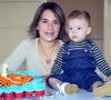 El pequeño Alberto Aguilera Olivier con su mamá Mónica Aguilera en la fiesta que le ofrecieron con motivo de su primer año de vida.