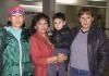 El jugador del Santos Laguna Fabián Estay viajó a México para visitar a su familia, lo despidió Cristian Luchetti (izq).
