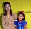 La pequeña María Fernanda López Mares acompañada por su mamá Claudia Patricia Mares Ávalos en la fiesta de cumpleaños que le organizó.