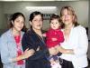  02 de noviembre  
Norma Almanza y la niña Grace Campos viajaron a Los Ángeles, las despidieron Norma Hernández y Ana Laura Castillo.
