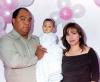 Mario A. Romero Hernández acompañado de sus padres los señores Mario Romero y Lourdes Hernández de Romero en pasado convivio infantil.