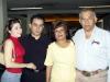  09 de noviembre 
Rodolfo Carrillo viajó a Cancún, y en el aeropuerto lo despidió Catalina Carrillo y Denisse Torrero.