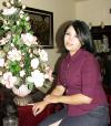 08 noviembre 2003  
Ana María Ramírez de GOnzález festejó su cumpleaños con un grato convivio familiar.