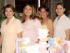 Brenda de León Gordillo recibió un gran número de obsequios en la fiesta de regalos que se le organizó por la próxima llegada de su bebé.