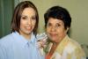 Ana Fabiola Gutiérrez junto a su mamá Linda de GUtiérrez en su despedida de soltera.