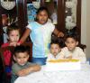 Édgar Pedroza Fraire acompañado de sus amiguitos Iván, Óscar, Migual, Zaid y Anilú, en el convivio que le organizó su mamá por su cumpleaños.