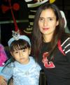  26 de noviembre   

 Lorena Mena Badilla acompañada de su mamá, Patricia Lorena Badilla de Mena en la fiesta de cumpleaños que el ofreció en días pasados.