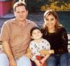  28 de noviembre   
Laura Banda de Sánchez en compañía  de su esposo, Luis Sánchez y de su hijo Luisito Sánchez en el convivio que le ofrecieron por su cumpleaños.
