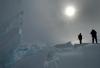 Cerca de 80 personas, entre turistas y científicos, tuvieron el privilegio de observar desde más de 12.600 metros de altura sobre el Polo Sur el tercer eclipse solar del siglo, en un vuelo especial de la aerolínea Lan Chile.