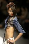 Cada una de las nuevas promesas en el mundo de la moda mostró sus creaciones ante un foro lleno de gente expectante.