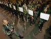 Unos 800 integrantes del Bloque Cacique Nutibara de las ultraderechistas Autodefensas Unidas de Colombia (AUC) entregaron sus armas a las autoridades, durante un acto efectuado en la noroeste ciudad de Medellín.