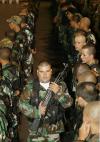 Las AUC afirmaron que la entrega de armas y uniformes es el primer paso para la desarticulación total de esa organización paramilitar de derecha.