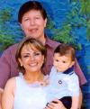 30 de noviembre 
El pequeño Diego Armendáriz Arroyo junto a sus padres Diego Armendáriz Reyes Retana y Shelssea Arroyo de Armendáriz.
