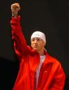 Christina Aguilera por ' Beautiful' interpretada por Linda Perry
