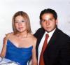 Carlos Castro y Liliana Arizpe en un festejo de boda.