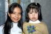 Las niñas Mayra Camacho Arrañaga y Fátima Cano Camacho fueron captadas en pasado convivio.