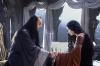 La segunda parte llevó a los dos inocentes hobbits más cerca del volcánico Monte del Destino en el malvado imperio de Mordor, donde tienen que lanzar el anillo, para evitar que el Señor Oscuro Sauron obtenga el poder y gobierne a todos los seres de la Tierra Media.