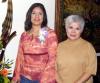 Raquel Ovalle Soto acompañada de las organizadoras de su despedida de soltera