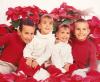 Niños Jorge, Mauricio, Roxana y Mariana González Sánchez en una fotografía con motivo de la Navidad.