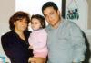 Iván Espericueta y Diana Gurrola de Espericueta con su hija Luisa Fernanda en un grato convivio.
