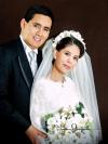 Ing. Rogelio Muñoz Huesca y C.P. Rocío Alejandra Ruiz Flores contrajeron matrimonio en la parroquia de San Felipe de Jesús el 20 de septiembre de 2003.


Estudio: Laura Grageda