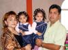 -Cristina y Alexandra Montoya Morales con sus papás Julio César Montoya y Aída  Morales de Montoya en la fiesta de cumpleaños que les organizaron