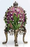 Esta firma de subastas, que estará encargada de la venta de los huevos y otras 180 piezas Fabergé de la colección Forbes los días 20 y 21 de abril, en Nueva York, indicó que existen en total 50 huevos imperiales en el mundo.
 Imagen: Las lilies del valle 