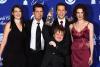 El reparto de 'Survivor: Pearl Island' y su creador Mark Burnett posan despúes de haber sido nombrados como el más popular 'Reality show'.