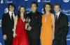 Ray Romano se llevó su tercer trofeo People’s Choice como el 'Actor de televisión más popular en comedia' por Everybody Loves Raymond. Se desconoce si Romano y el show estarán de regreso la próxima temporada y él dijo tras bastidores que nada aún se ha decidido.