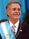 El presidente de Colombia, Alvaro Uribe, a su llegada a la Ciudad de Guatemala, en donde asistió a la toma de posesión de Oscar Berger como nuevo presidente del país.