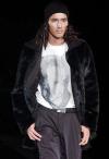 Armani cerró los cinco días de pasarela milanesa con su nueva apuesta, la chaqueta 'Giorgio', sustituta de la 'Beckham' que inspirada en el futbolista británico propuso hace justo un año.