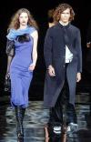 El italiano Giorgio Armani presentó su nueva chaqueta masculina, la prenda que en su opinión caracterizará el próximo otoño-invierno.