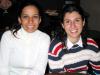 Jessica Evaristo y Katia Batarse en un café de la localidad.