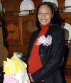 Montserrat Quirarte de Barragán recibió sinceras felicitaciones por el próximo nacimiento de su bebé.